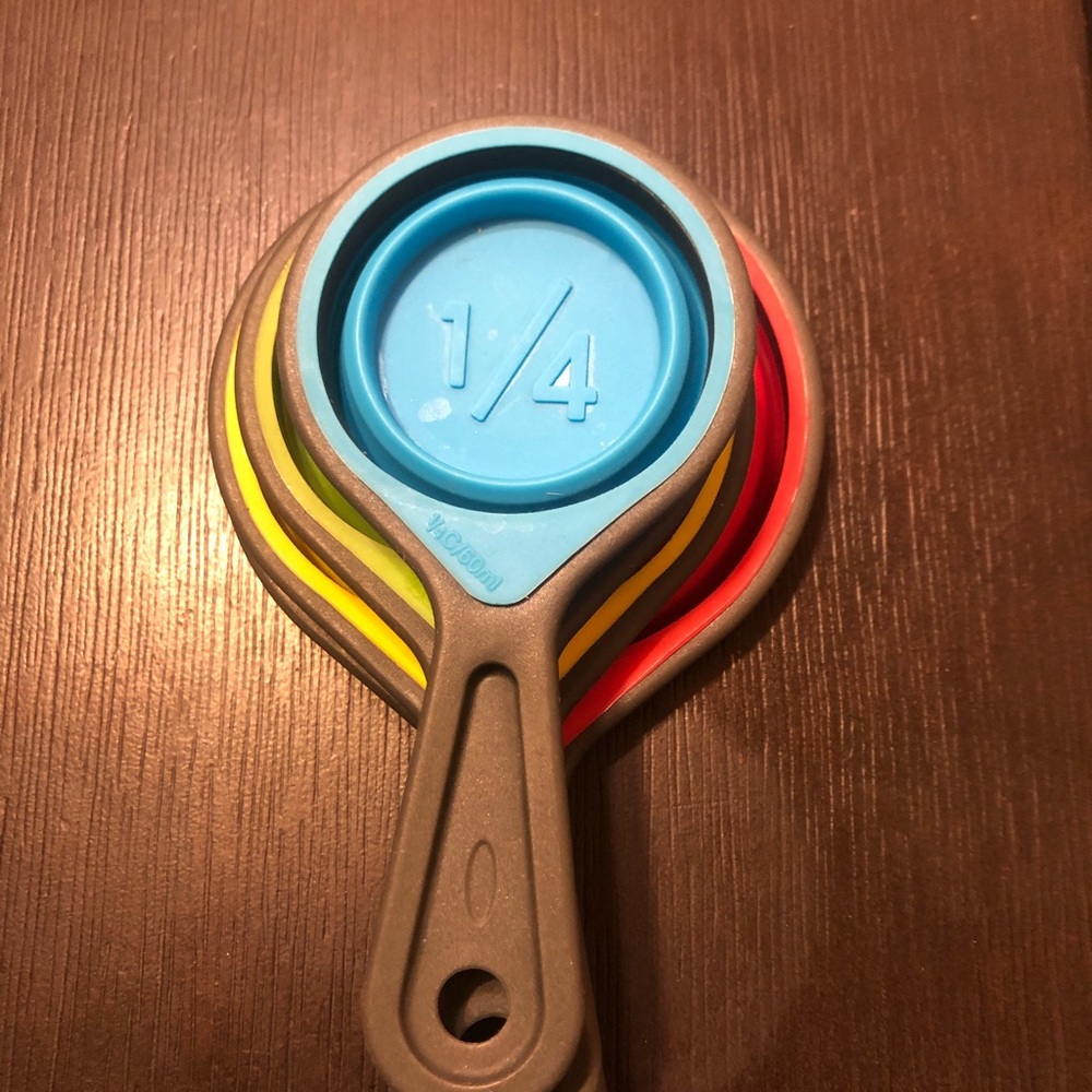 Silicone measuring cups